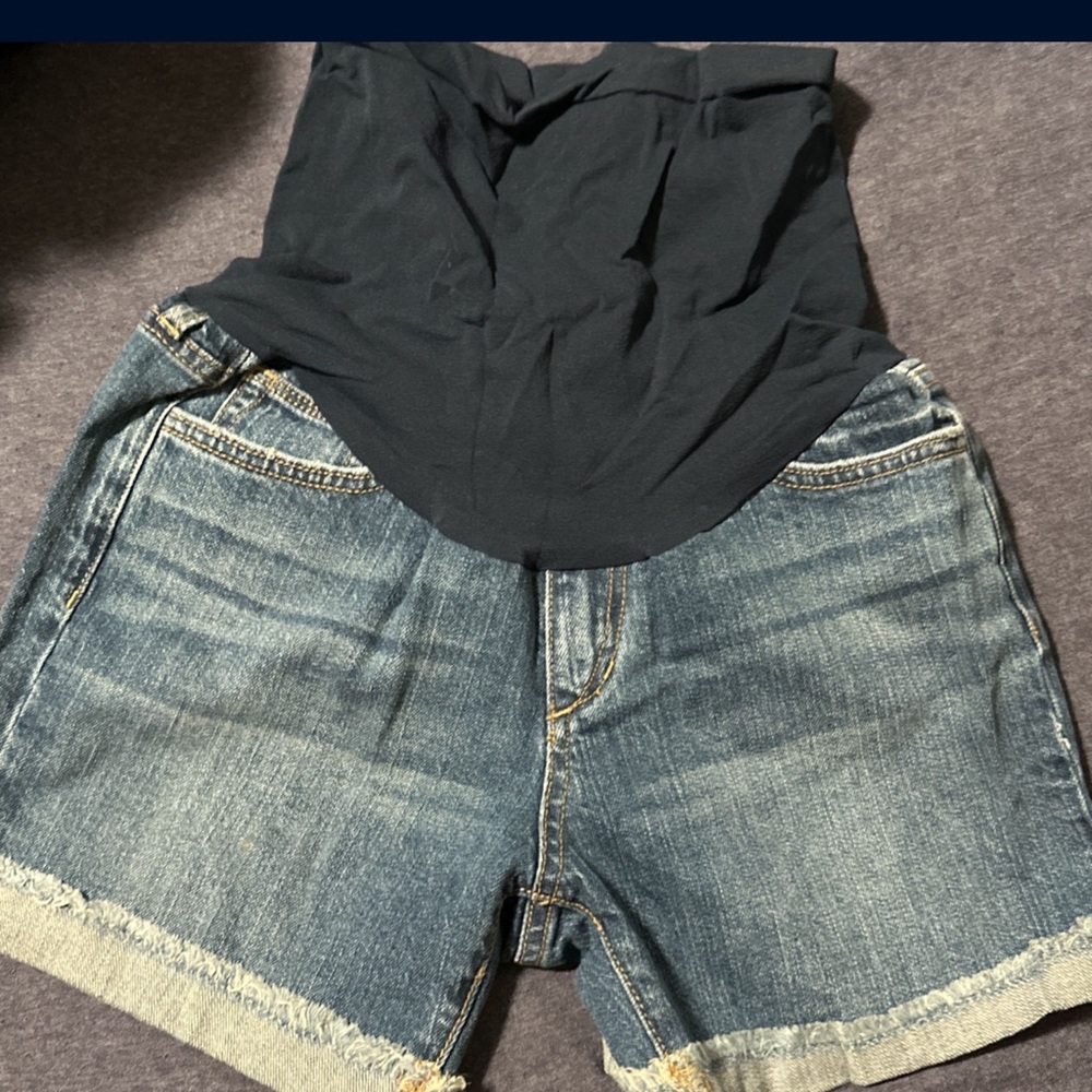 Joe’s maternity jean shorts size 29